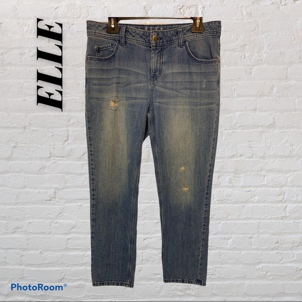 ELLE distressed med wash jeans, size 8